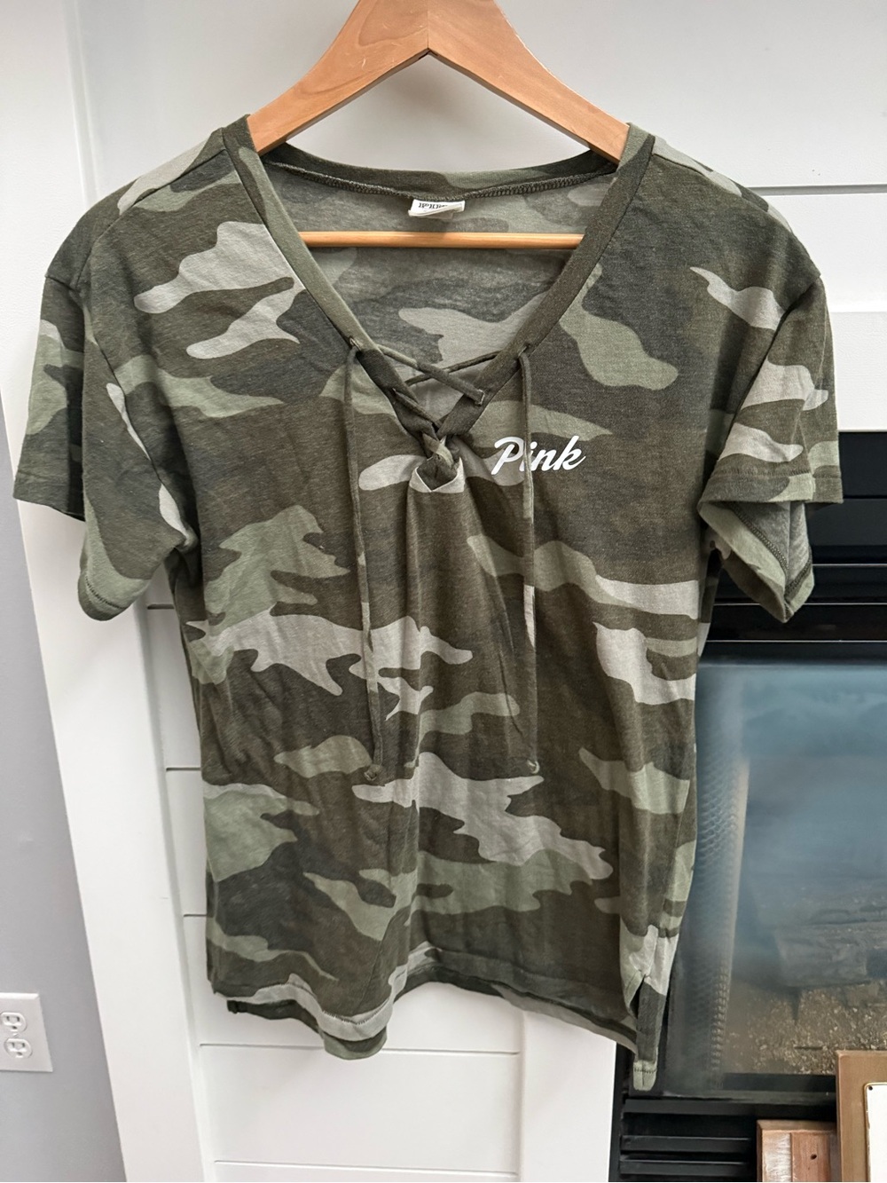 PINK Victoria's Secret Girls' Camo Lace-Up V-Neck Tee - Olive Green size Small